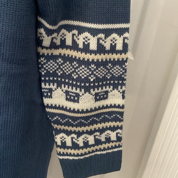 Blue Long Cardigan Sweater w Fair Isle Print in White & Cream on Sleeves L NWOT - Picture 4 of 9